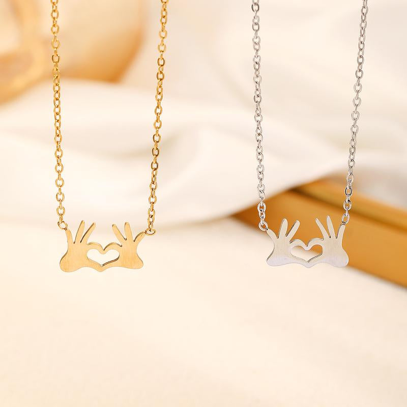 Valentine'S Day Heart Gesture Necklace