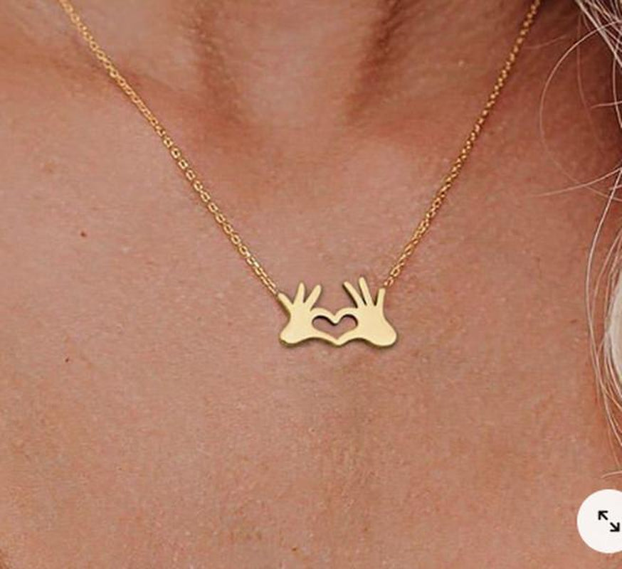 Valentine'S Day Heart Gesture Necklace